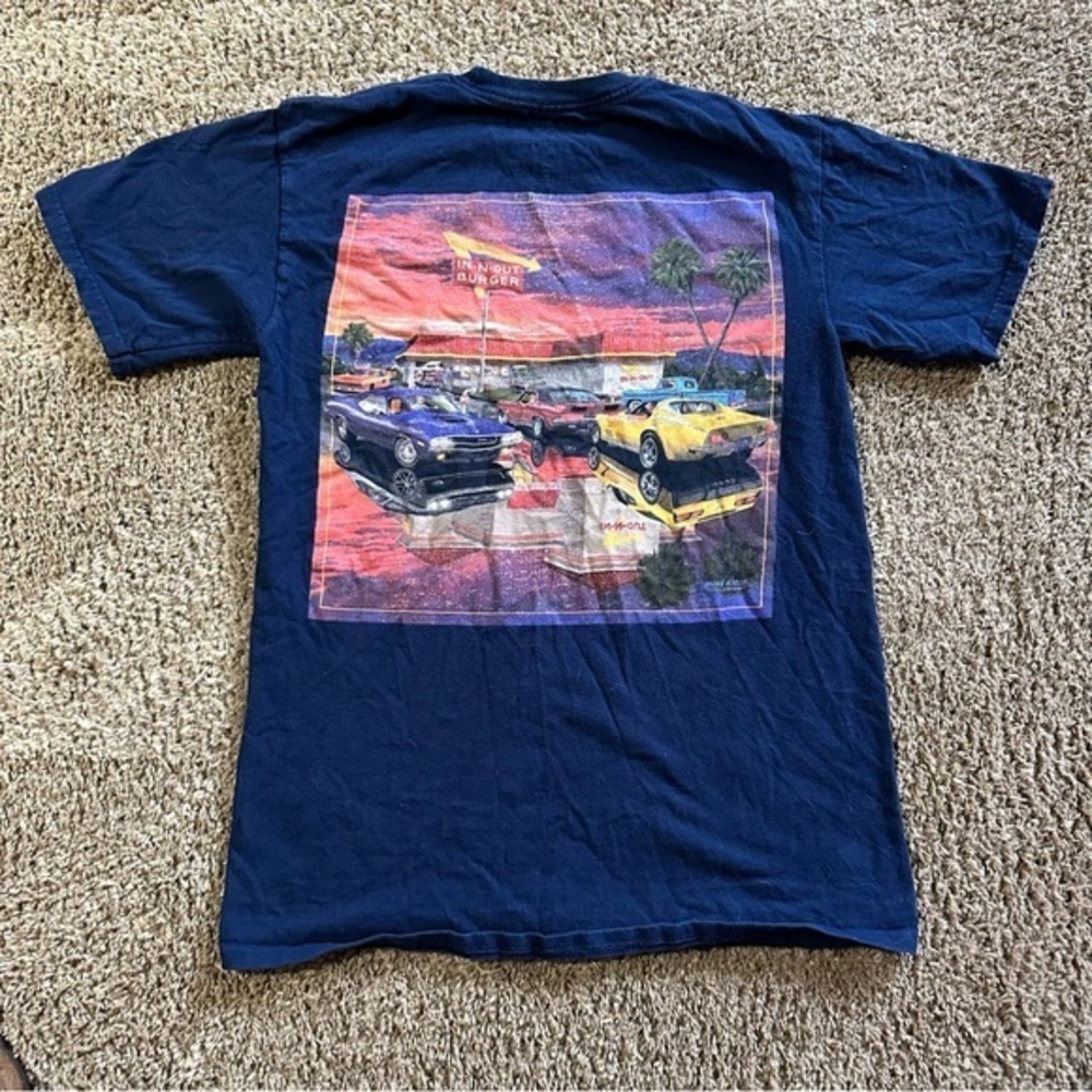 IN-N-OUT burger tshirt size small uw